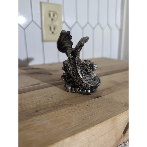 Winged Dragon Sitting On Crystals Statue, Figurine Game Piece, Fantasy Art, Flaw - Picture 4 of 7